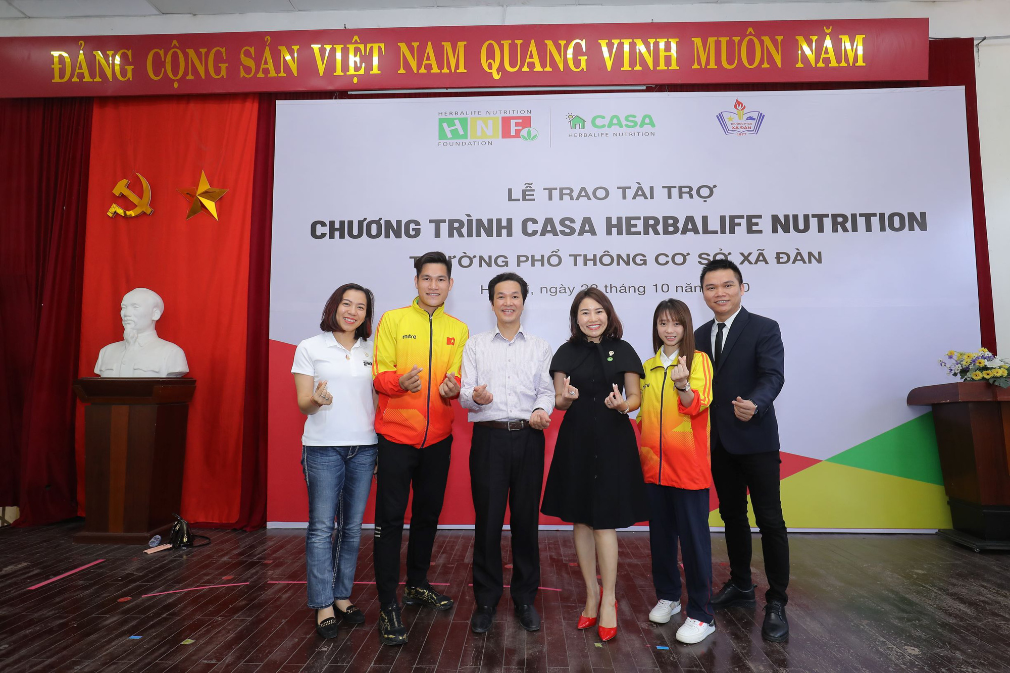 Hạnh ph&uacute;c v&igrave; học sinh được ăn ngon mỗi ng&agrave;y - Ảnh 1.