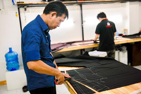 May đồng phục c&ocirc;ng sở tại TP HCM - Ảnh 4.