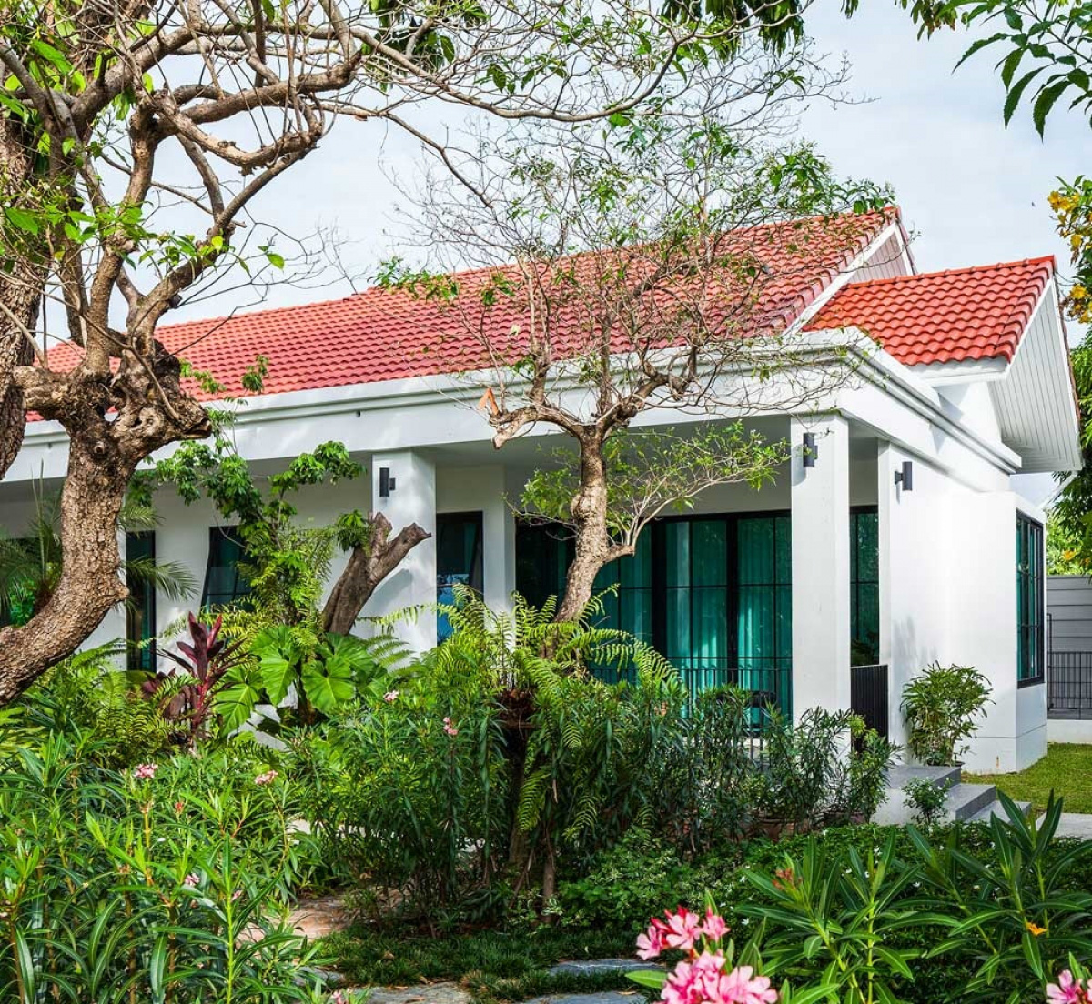 Ngôi nhà màu trắng thanh lịch mang lại cảm giác ấm áp cho chủ nhân - Ảnh 5.