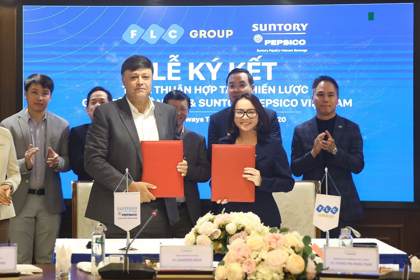 Tập đoàn FLC và Suntory PepsiCo Vietnam ký kết hợp tác chiến lược - Ảnh 1.