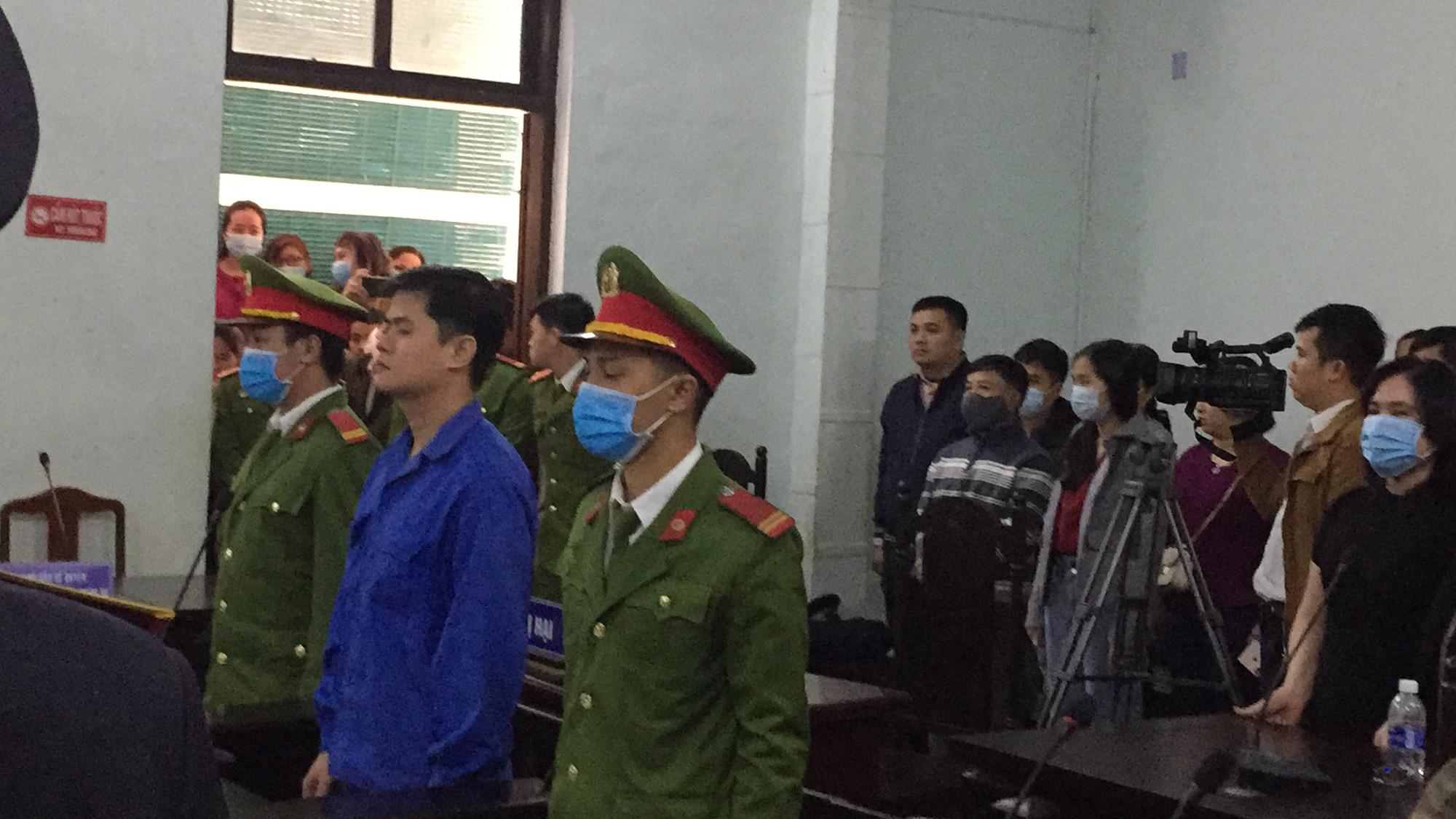 Sắp mở lại phi&ecirc;n t&ograve;a x&eacute;t xử cựu b&aacute;c sĩ Phương ở Huế - Ảnh 2.