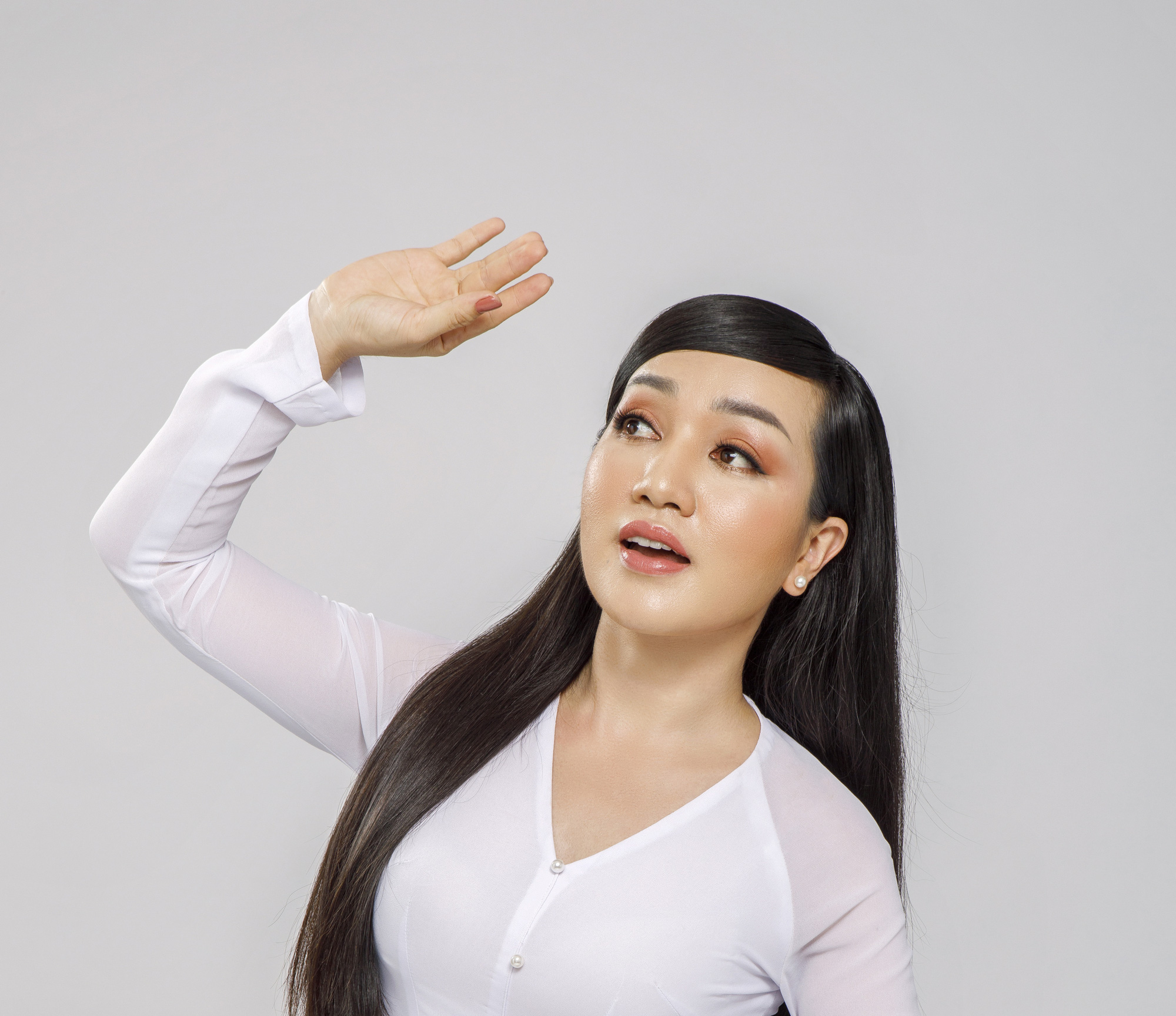 Ca sĩ Hà Vân chơi "khô máu" với "Phận đời xa quê"