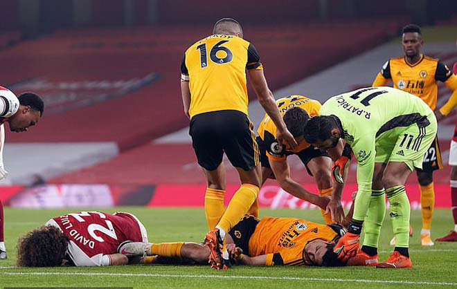 Không chiến kinh hoàng, sao Wolves nứt hộp sọ, David Luiz khâu đầu 7 mũi - Ảnh 2.