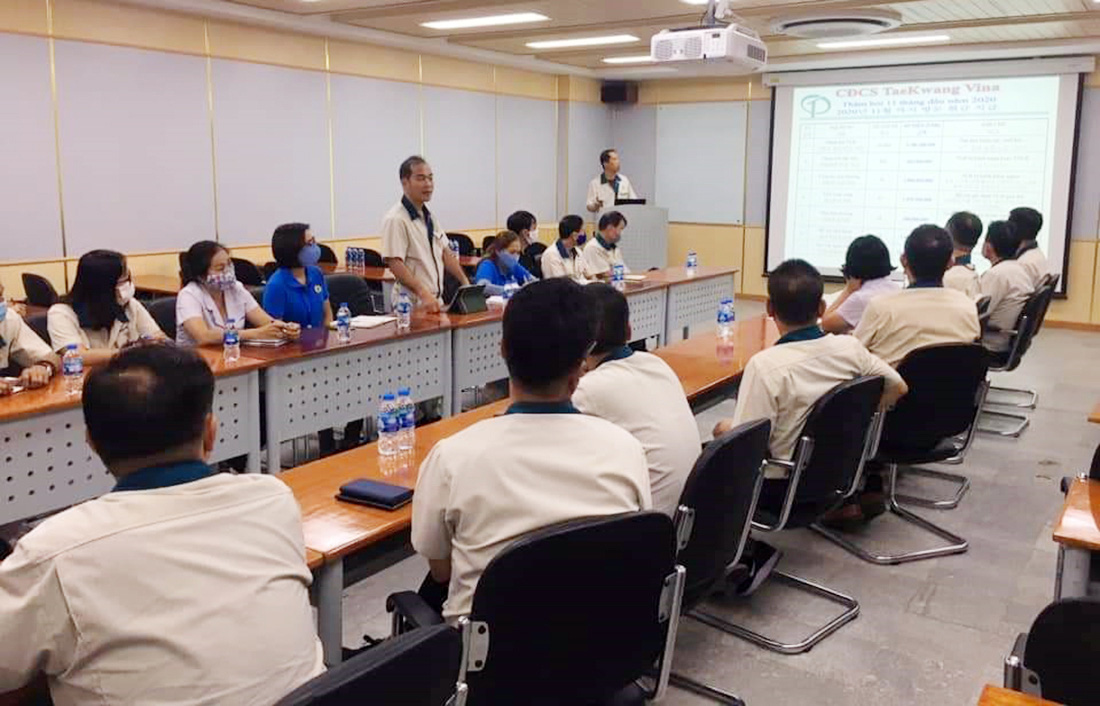 Công ty CP Taekwang Vina Industrial tặng vàng cho người lao động