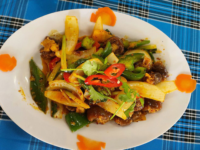 Về Gò Vấp thăm món đuôi bò sa tế - Ảnh 1.
