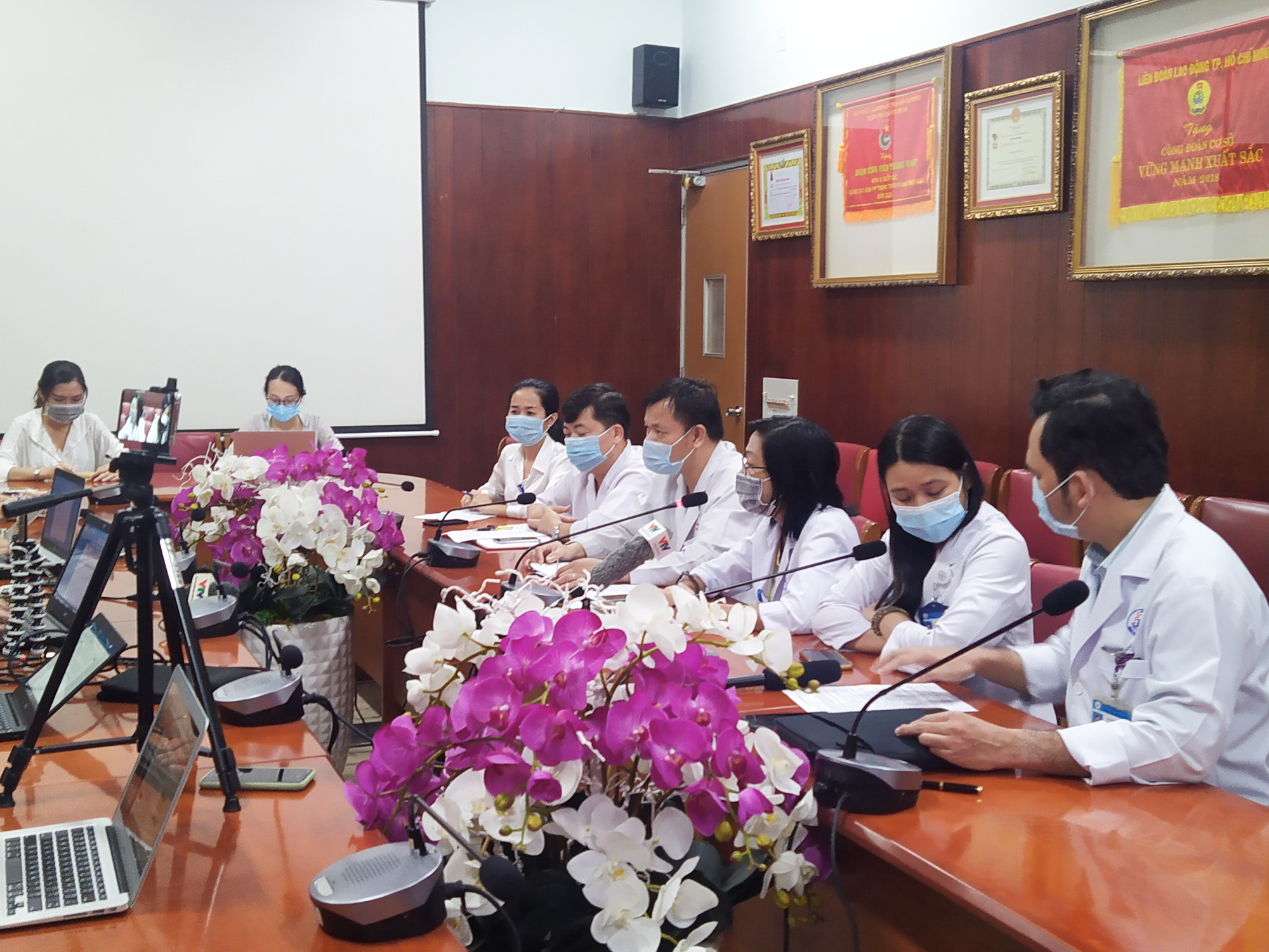 TP HCM: Phát hiện "dấu hiệu lạ" trước khi lên máy bay, người đàn ông được cứu sống