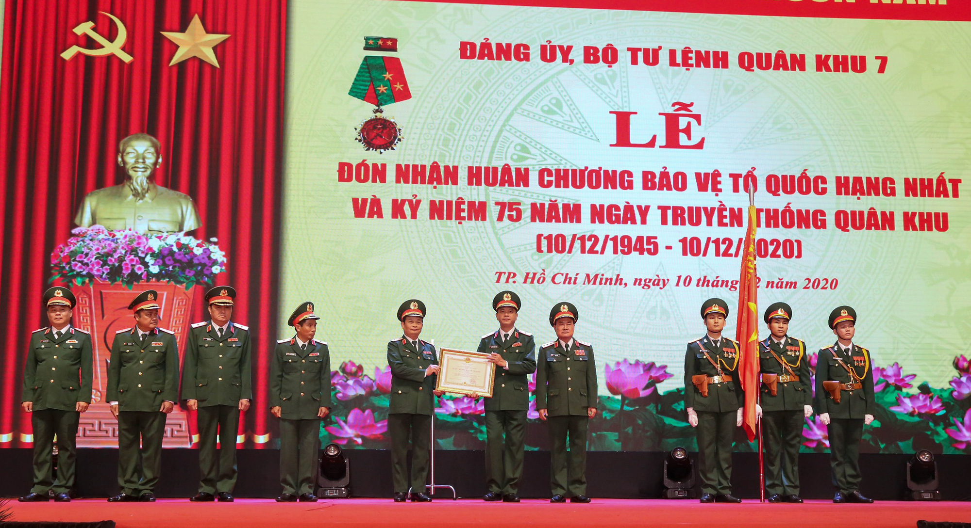 Qu&acirc;n khu 7 đ&oacute;n nhận Hu&acirc;n chương Bảo vệ Tổ quốc hạng nhất - Ảnh 3.