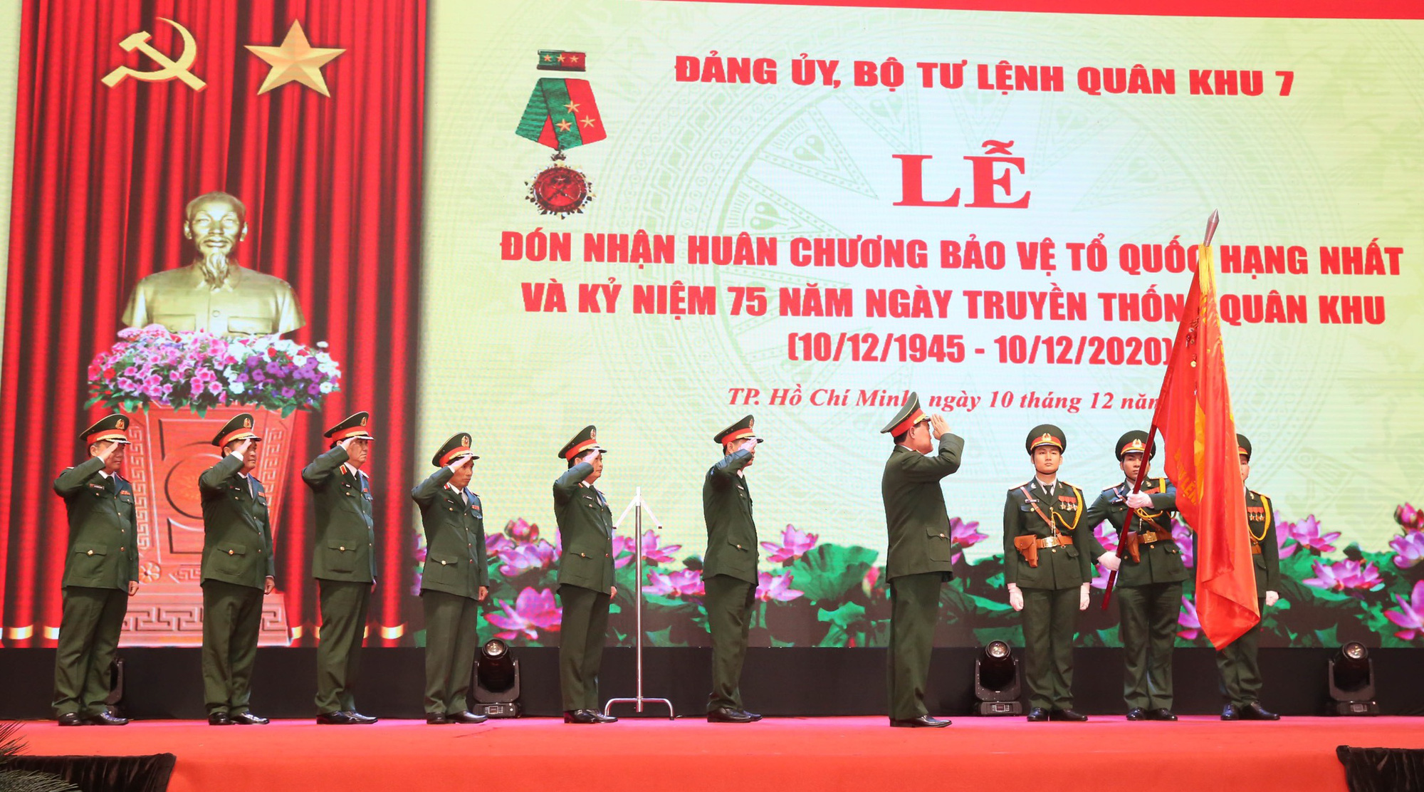 Quân khu 7 đón nhận Huân chương Bảo vệ Tổ quốc hạng nhất