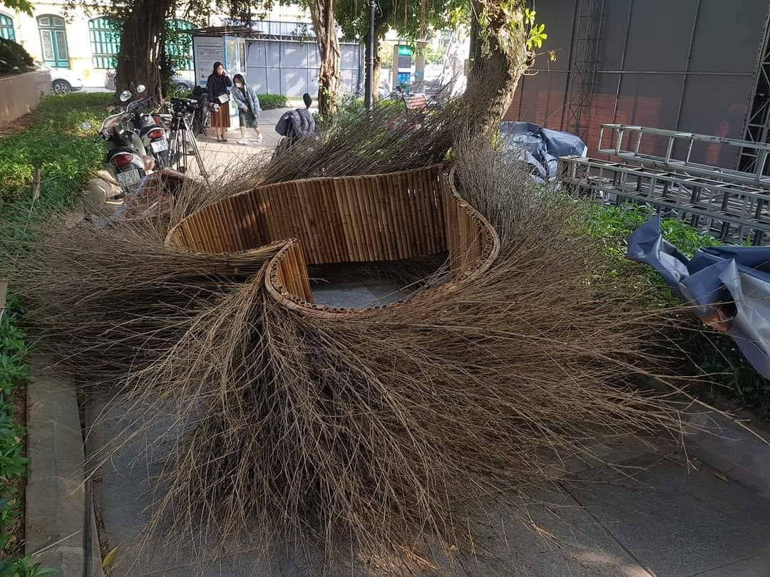 Th&aacute;o dỡ tr&aacute;i tim qu&aacute;i dị, H&agrave; Nội y&ecirc;u cầu di dời tất cả tiểu cảnh kh&ocirc;ng đảm bảo thẩm mỹ ở Hồ Gươm - Ảnh 2.