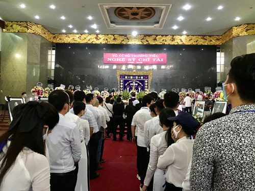 Hàng ngàn khán giả viếng nghệ sĩ Chí Tài