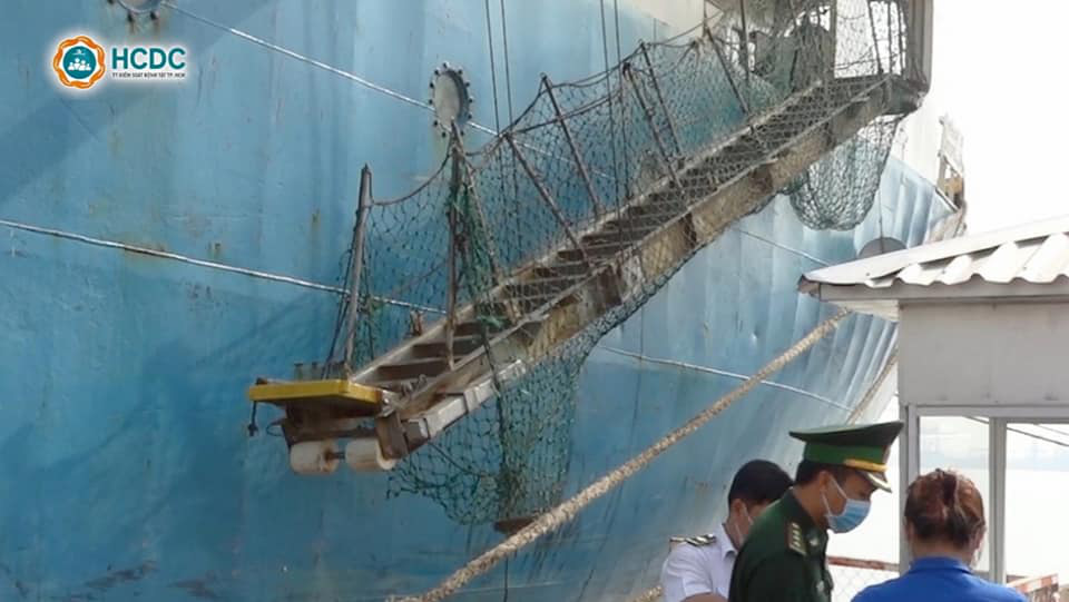 TP HCM ph&ograve;ng l&acirc;y lan Covid-19, thuyền vi&ecirc;n nhập cảnh kh&ocirc;ng được l&ecirc;n bờ - Ảnh 1.