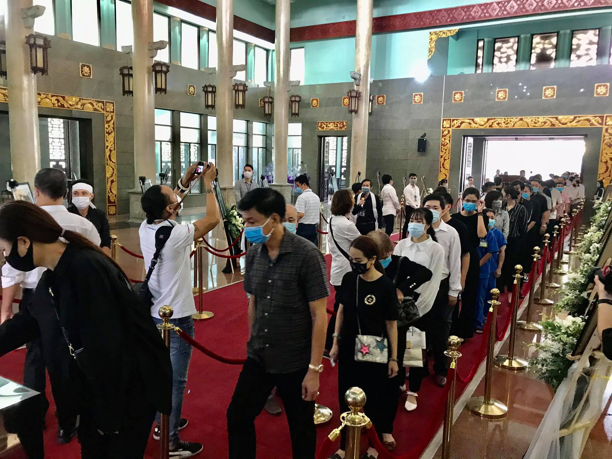 H&agrave;ng ng&agrave;n người đến tiễn đưa danh h&agrave;i Ch&iacute; T&agrave;i - Ảnh 10.