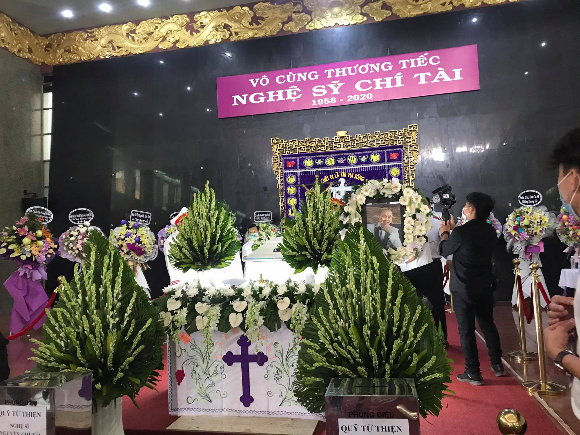 H&agrave;ng ng&agrave;n người đến tiễn đưa danh h&agrave;i Ch&iacute; T&agrave;i - Ảnh 2.