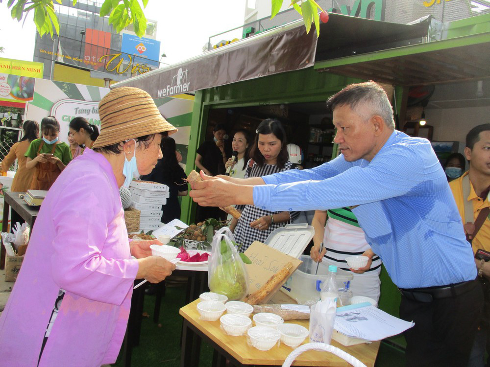 “Siêu thị của nông dân” đầu tiên ở TP HCM - Ảnh 3.
