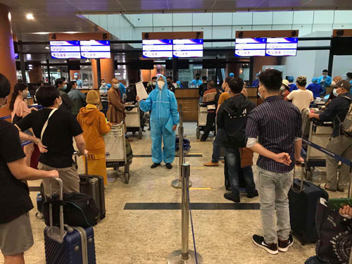 Dịch Covid-19: Ba chuyến bay đưa người Việt Nam về nước - Ảnh 1.