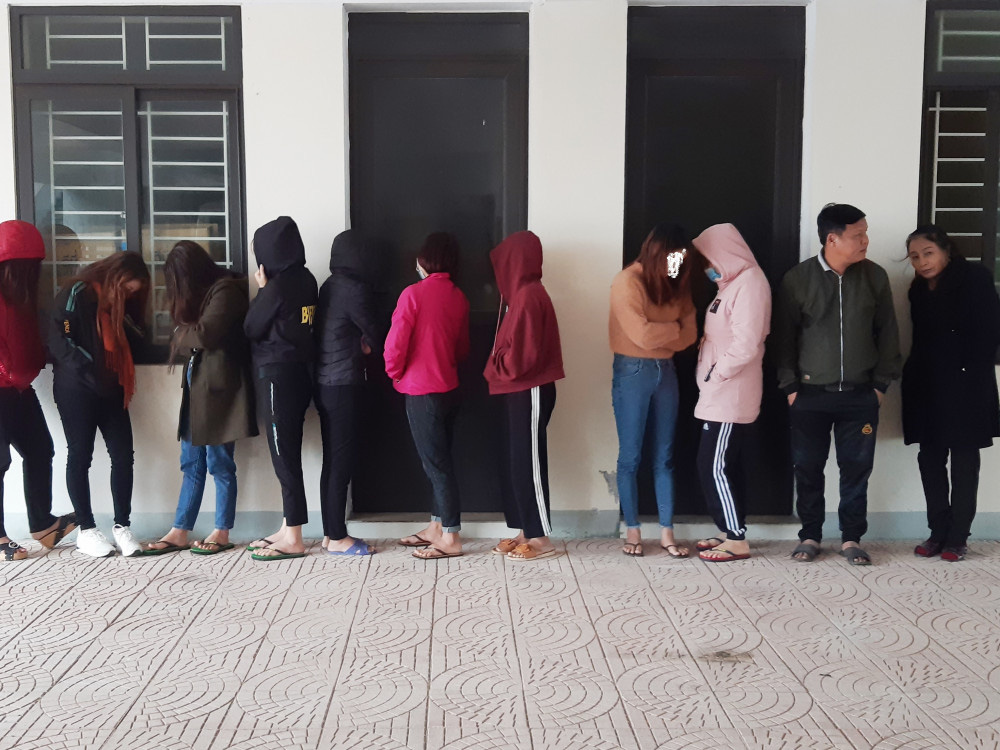Chủ nhà nghỉ tổ chức bán dâm 200.000 đồng/lượt “tàu nhanh”