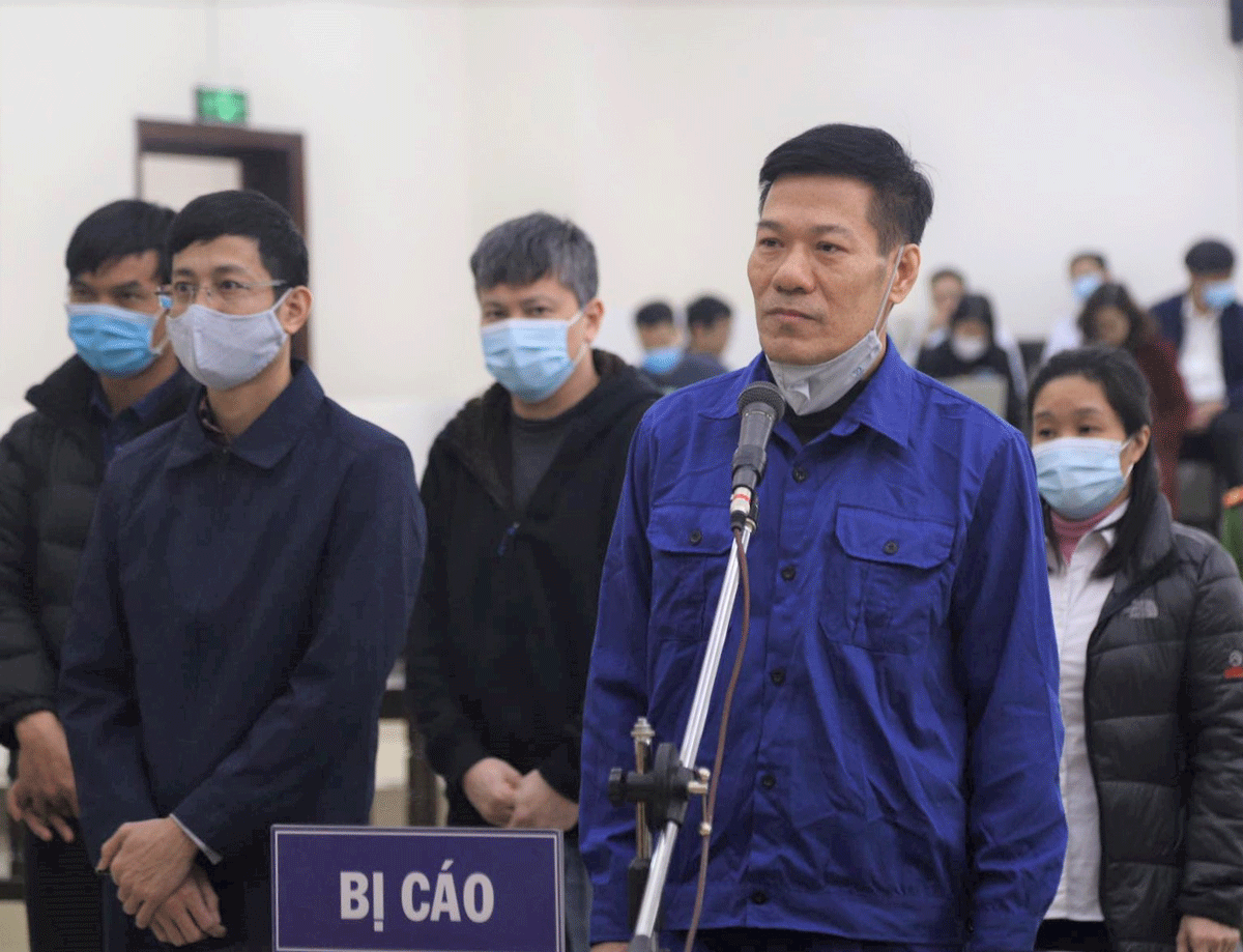 Nguy&ecirc;n gi&aacute;m đốc CDC H&agrave; Nội Nguyễn Nhật Cảm bị tuy&ecirc;n phạt 10 năm t&ugrave; - Ảnh 1.