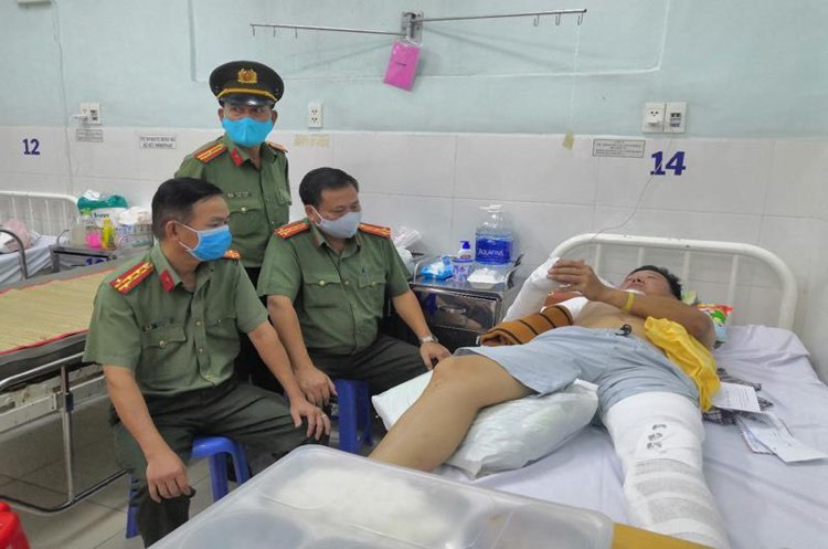 Một tổ trưởng tổ CSGT ở Đồng Nai bị tông gãy tay, chân