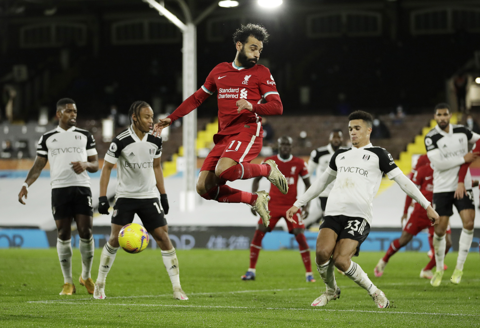 Liverpool may mắn tho&aacute;t thua đội b&oacute;ng mới l&ecirc;n hạng - Ảnh 3.