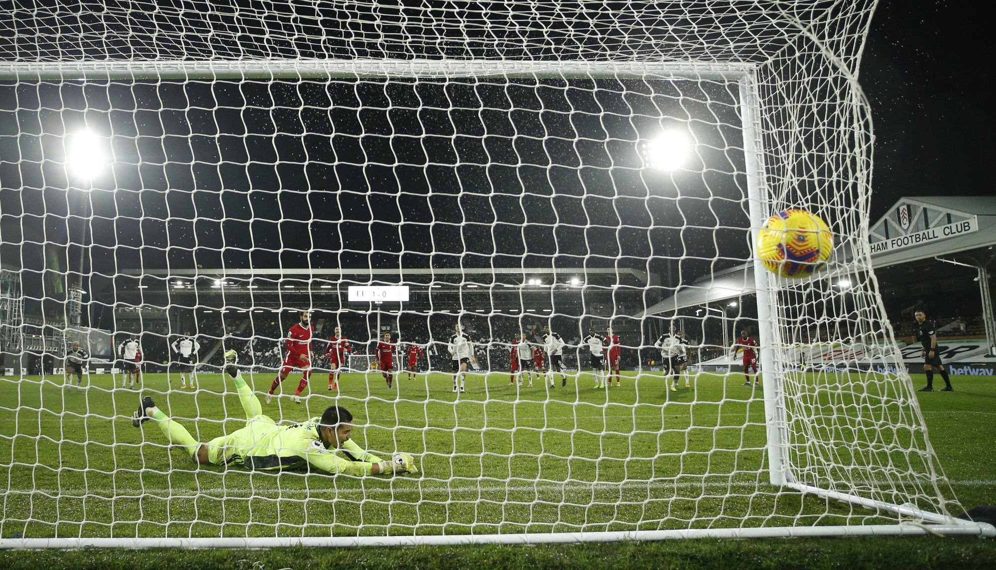 Liverpool may mắn tho&aacute;t thua đội b&oacute;ng mới l&ecirc;n hạng - Ảnh 5.