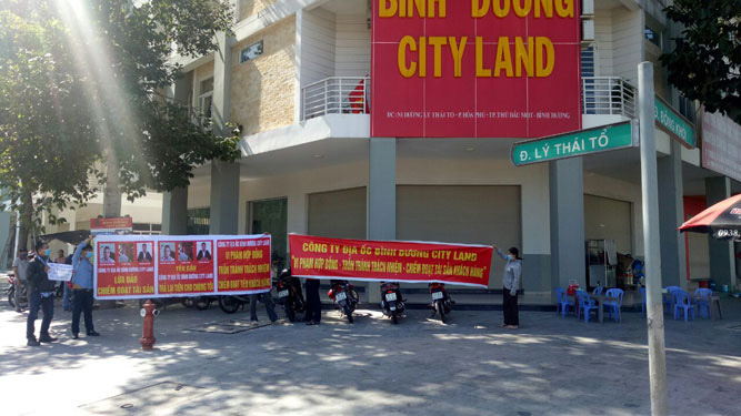 Hỗn loạn bán mua đất dự án (*): Khách hàng mất cả chì lẫn chài