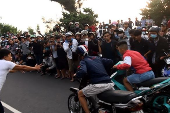 Cổ vũ đua xe trái phép cũng bị phạt nặng
