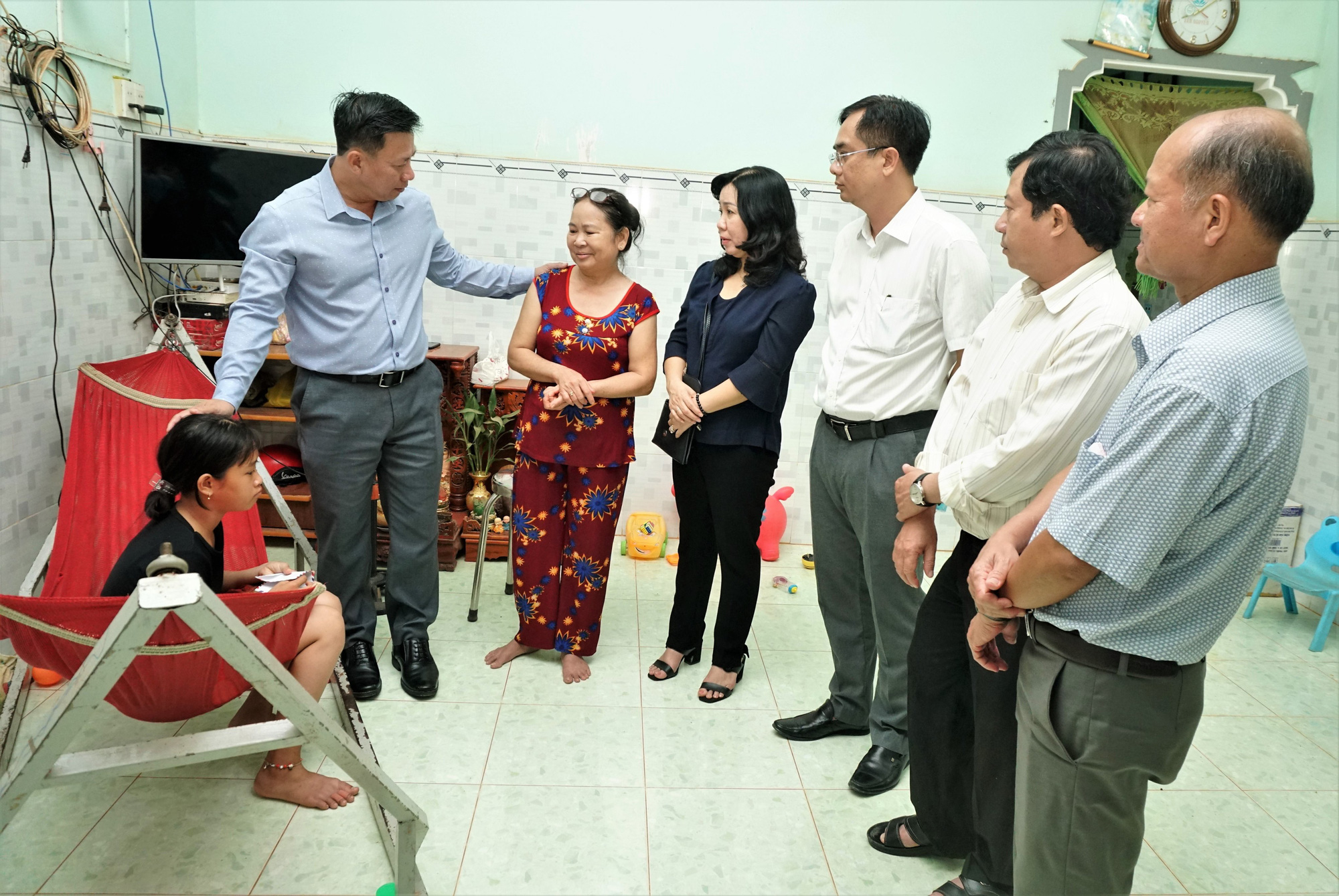 T&acirc;y Ninh: Chủ tịch UBND tỉnh y&ecirc;u cầu xử l&yacute; nghi&ecirc;m vụ nữ sinh bị h&agrave;nh hung sau tai nạn giao th&ocirc;ng - Ảnh 1.