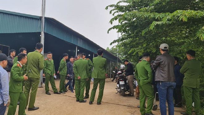 Bắt 11 t&agrave;u h&uacute;t c&aacute;t tr&aacute;i ph&eacute;p v&agrave; nh&oacute;m người bảo k&ecirc; cho c&aacute;t tặc tr&ecirc;n s&ocirc;ng Hồng - Ảnh 1.