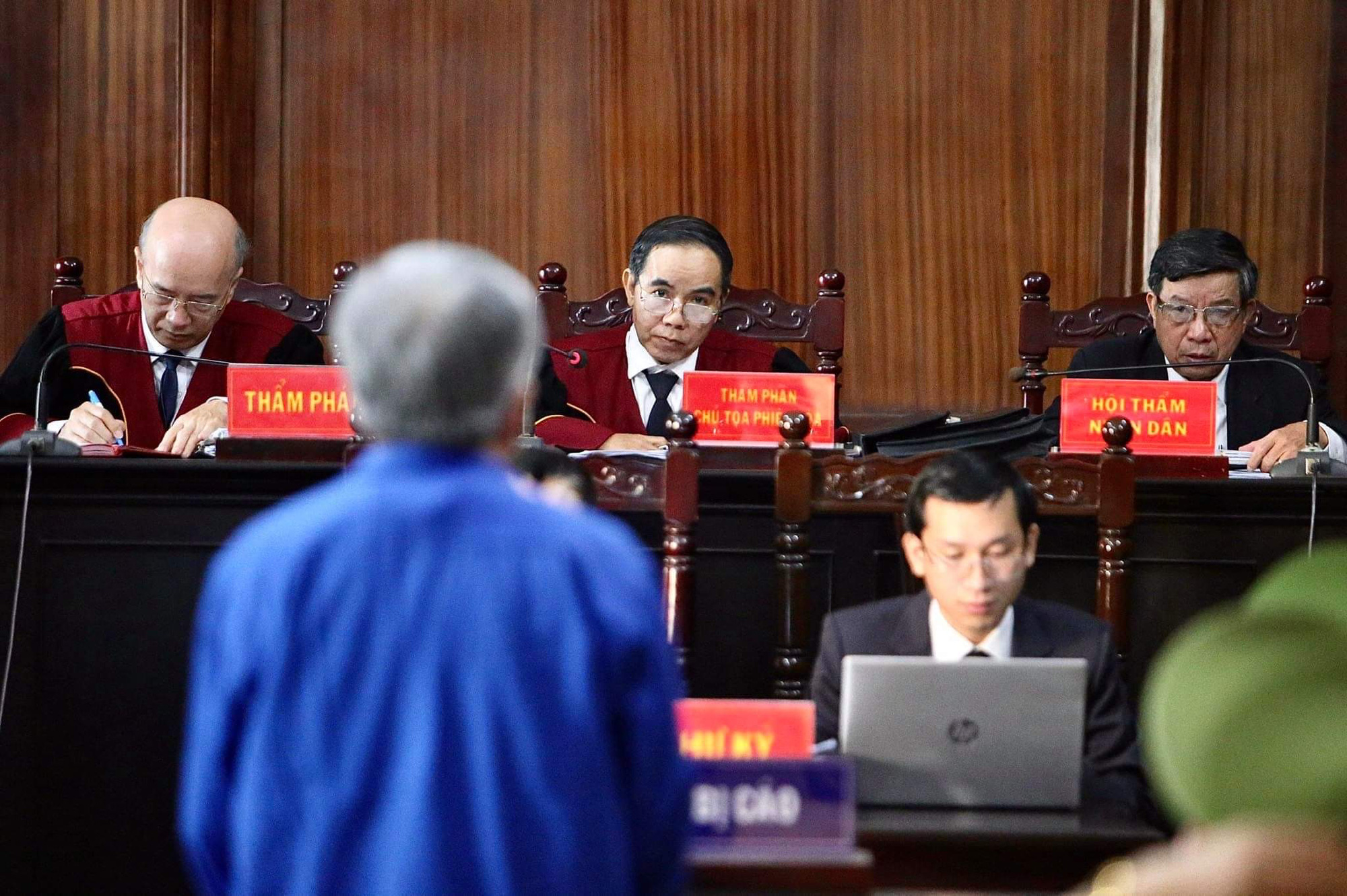 Nhiều lời khai bất ngờ khi x&eacute;t xử &ocirc;ng Đinh La Thăng v&agrave; đồng phạm - Ảnh 3.