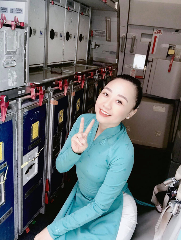 Xét xử vụ xe Mercedes gây tai nạn ở TP HCM: Nữ tiếp viên Vietnam Airlines chống nạng đến tòa!