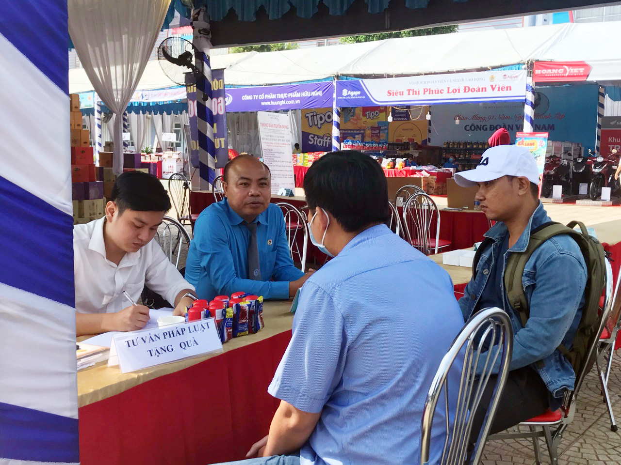 Bình Dương: Đa dạng hình thức tư vấn pháp luật cho đoàn viên - Ảnh 1.