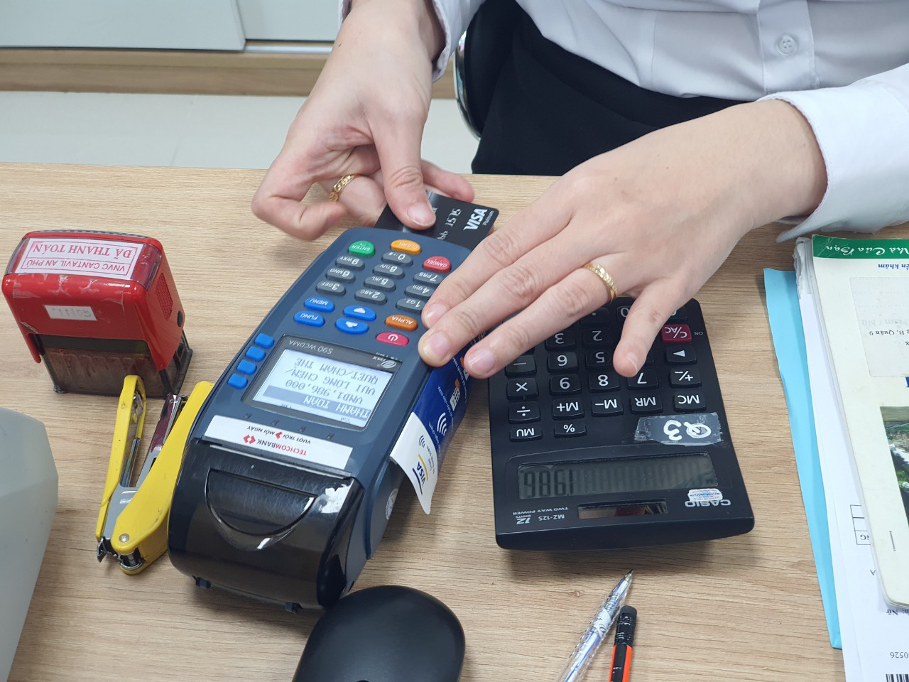 Ngân hàng cảnh báo thủ đoạn đánh cắp tiền trong tài khoản dịp cuối năm