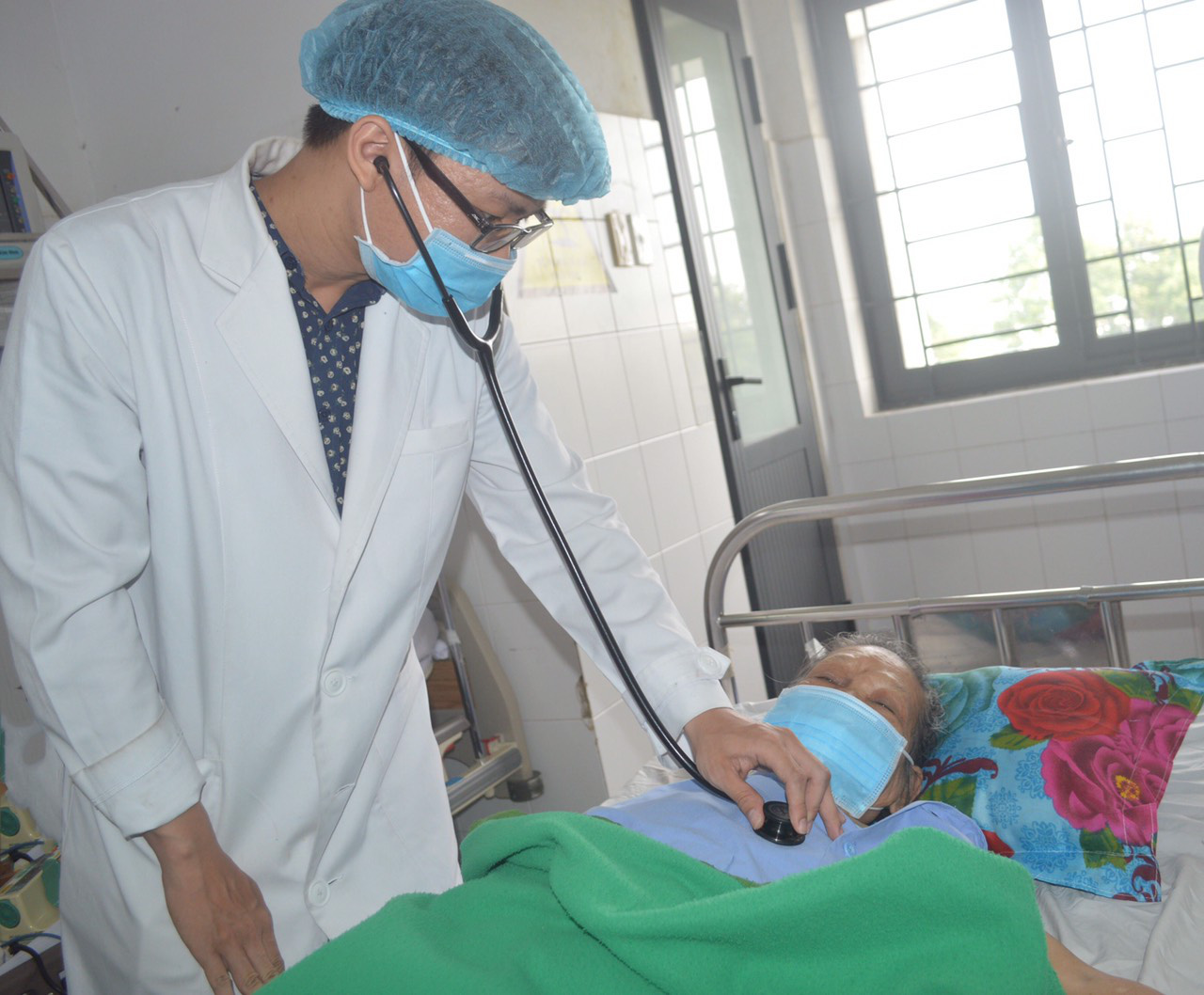Trong 2 ng&agrave;y, Bệnh viện ở miền T&acirc;y cứu sống 10 bệnh nh&acirc;n nhồi m&aacute;u cơ tim  - Ảnh 3.