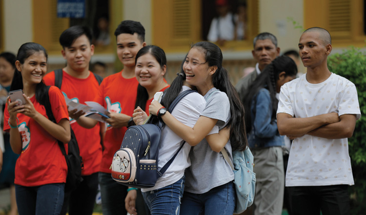 Thủ tướng Hun Sen chỉ thị miễn thi cuối cấp cho học sinh lớp 12
