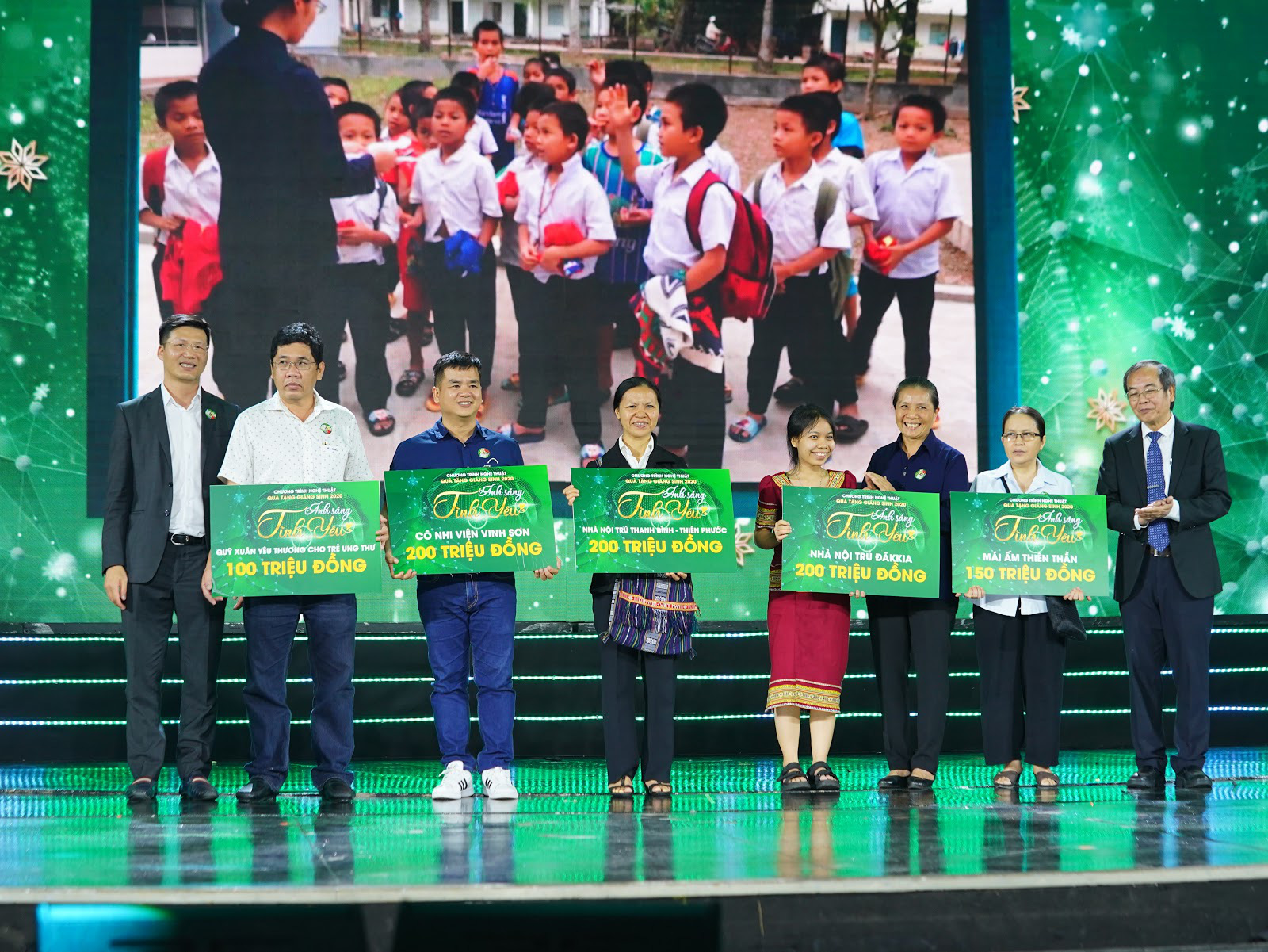 Bữa tiệc &acirc;m nhạc đầy x&uacute;c cảm v&agrave; y&ecirc;u thương  - Ảnh 21.