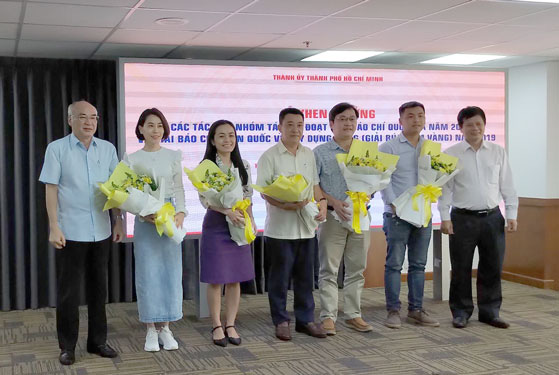 TP HCM khen thưởng c&aacute;c c&aacute; nh&acirc;n, tập thể đoạt giải B&aacute;o ch&iacute; quốc gia - Ảnh 1.