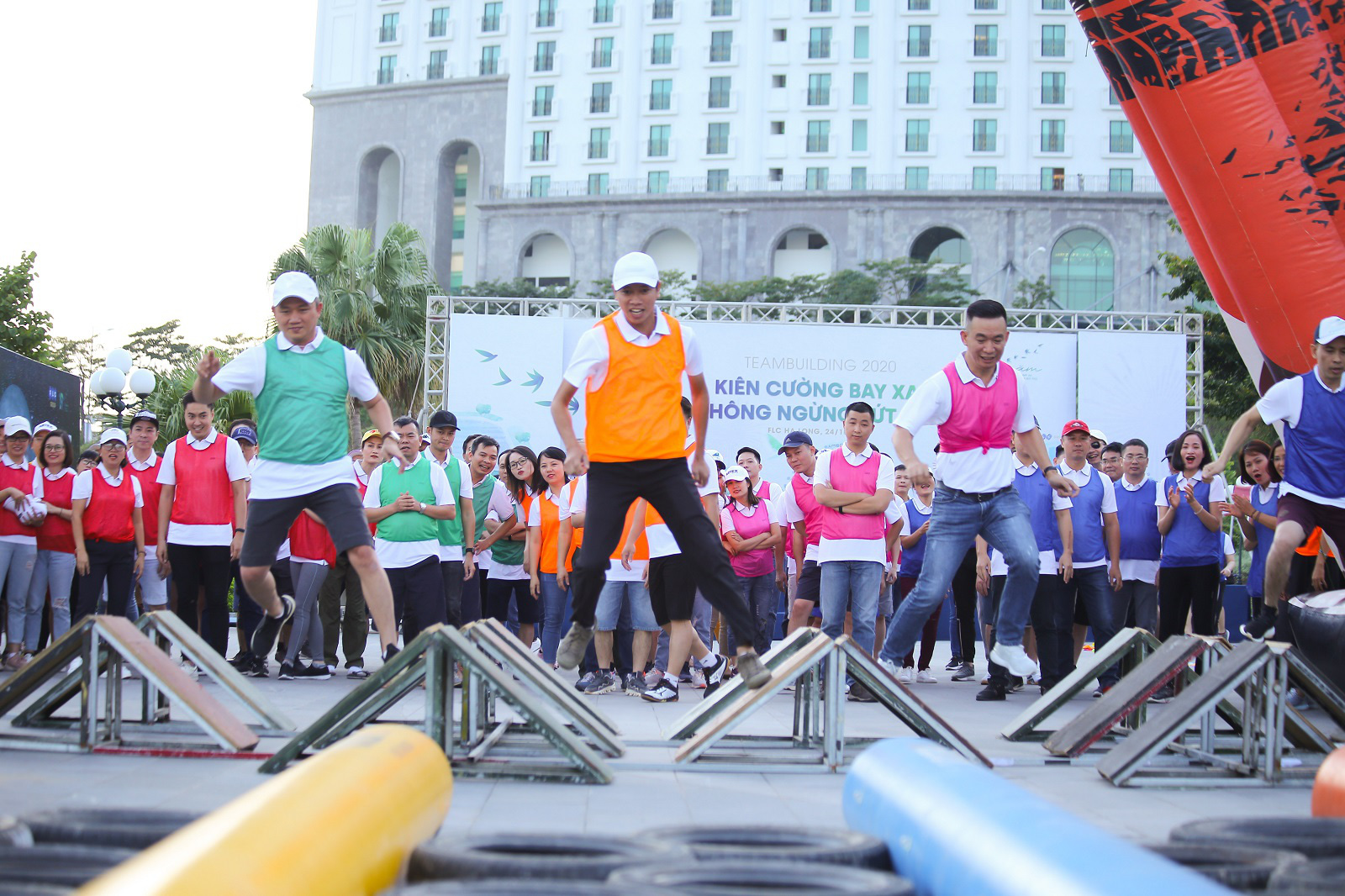 Vui qu&ecirc;n lối về tại 4 địa điểm team building sang - xịn - mịn từ Bắc v&agrave;o Nam - Ảnh 2.