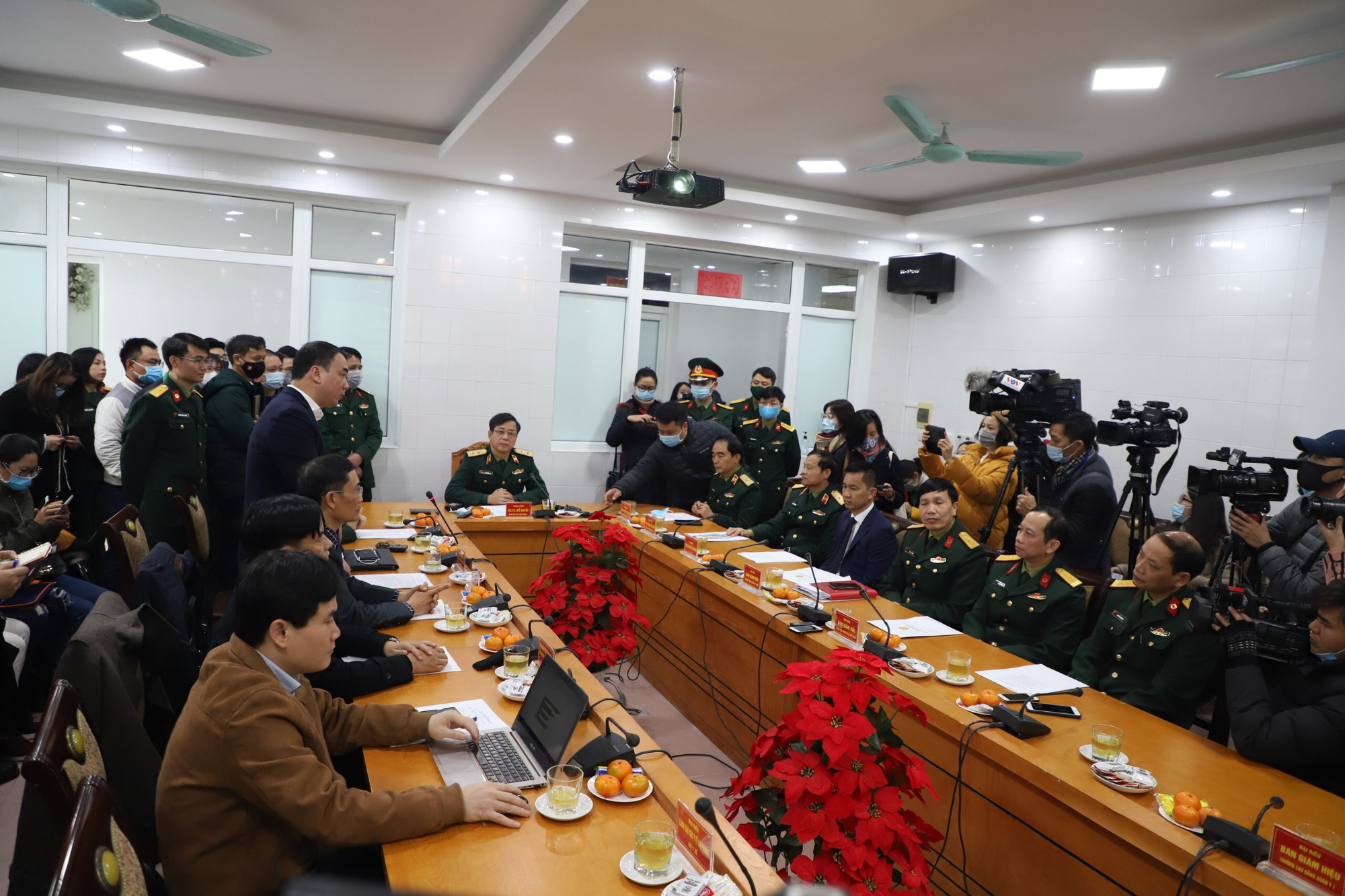 Cận cảnh: Người Việt đầu tiên tiêm thử nghiệm vắc-xin Covid-19 Nano Covax - Ảnh 14.