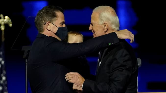 Tổng thống Trump sẽ “không tha" con trai ông Biden?