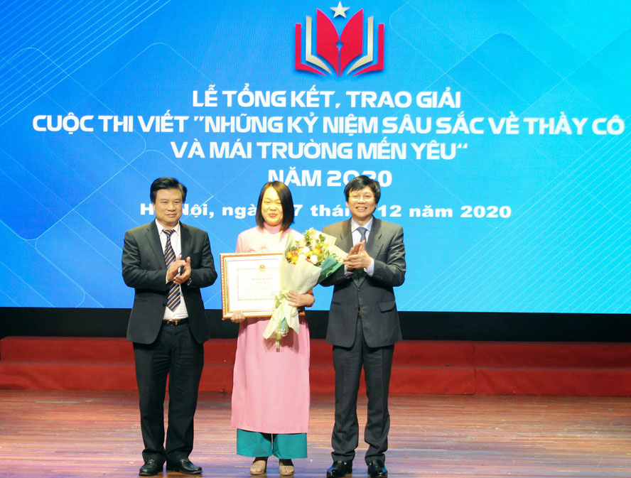 Nữ giảng vi&ecirc;n Học viện Ch&iacute;nh trị CAND gi&agrave;nh giải nhất cuộc thi viết về thầy c&ocirc;, m&aacute;i trường - Ảnh 1.