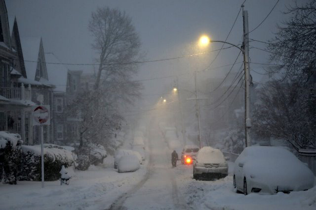 New York và bờ Đông của Mỹ bị tuyết dày cả mét vùi lấp