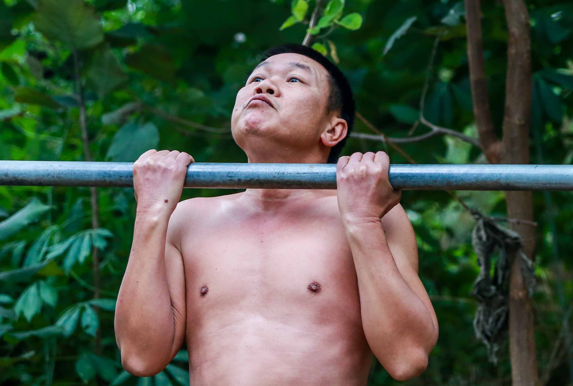 Cho&aacute;ng với cảnh &ldquo;tắm ti&ecirc;n&rdquo; ở s&ocirc;ng Hồng dưới c&aacute;i lạnh &ldquo;thấu xương&rdquo; - Ảnh 4.