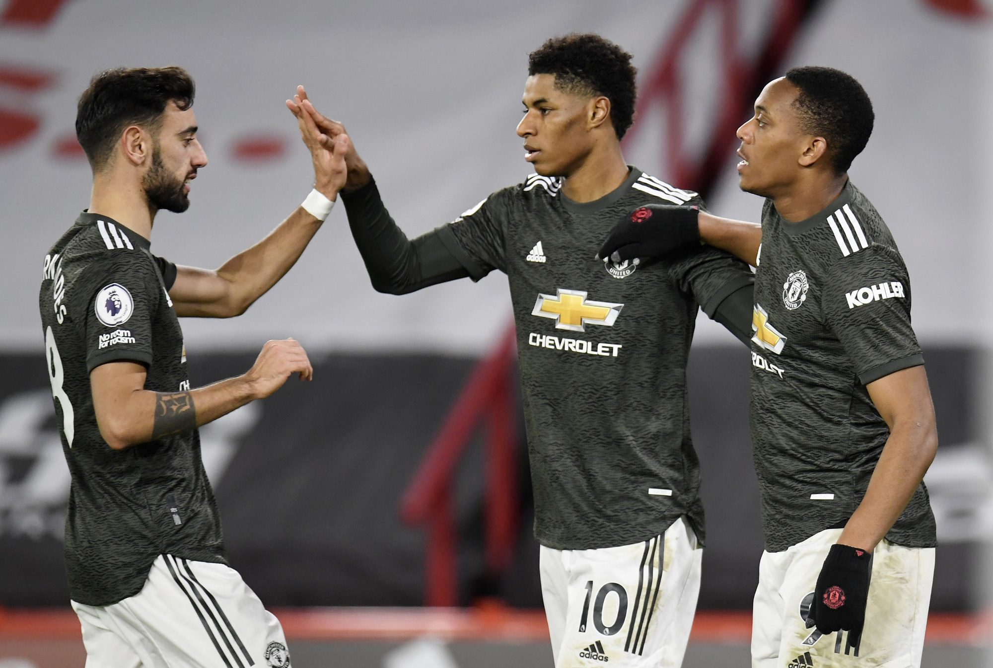 Man United ngược dòng thành công, hụt Top 4 trong gang tấc