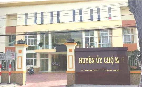 Kỷ luật cán bộ huyện vì... không chịu nhận quyết định về tỉnh - Ảnh 1.