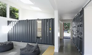 Nhà 50 năm tuổi được mở rộng bằng container - Ảnh 5.