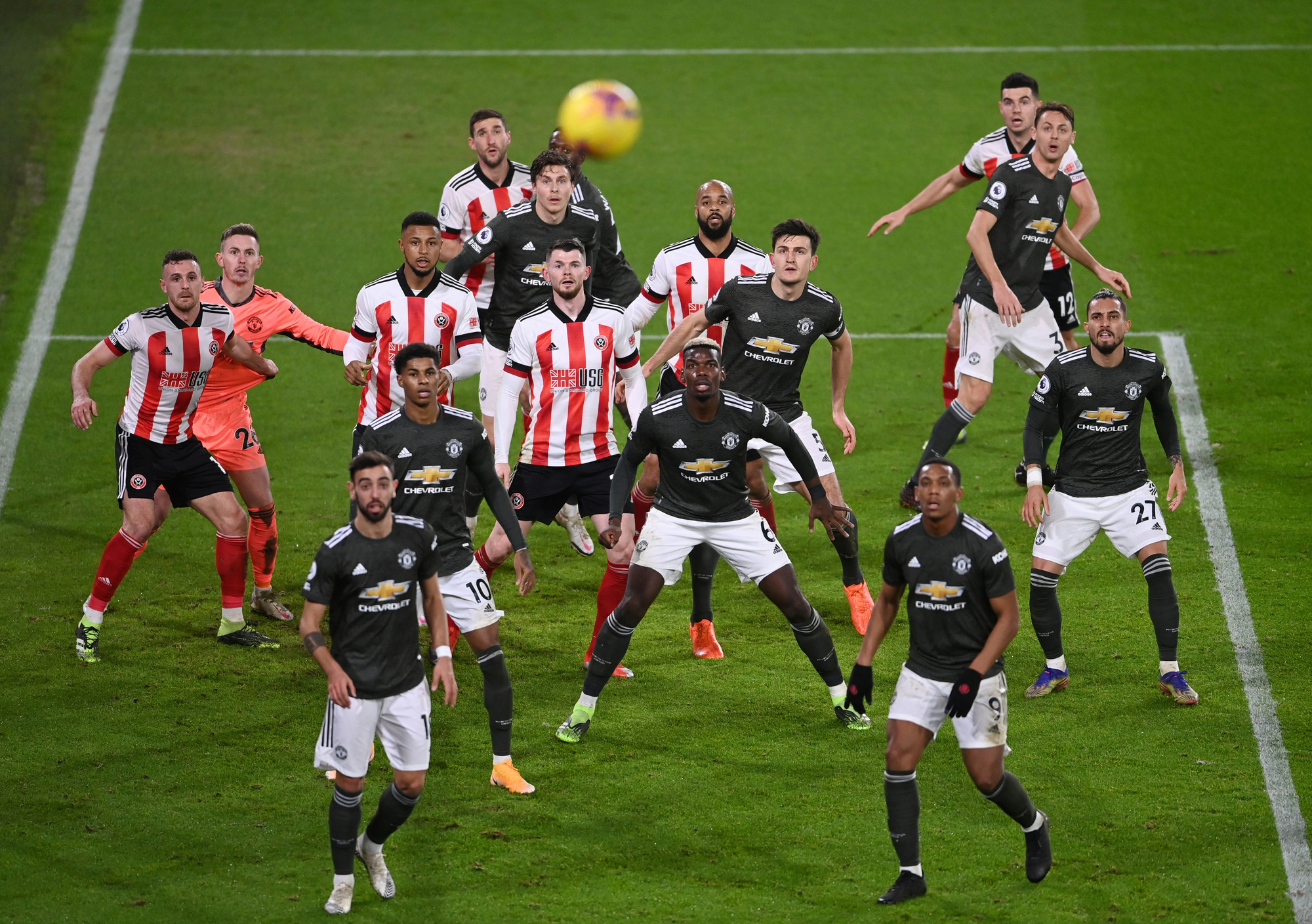 Man United ngược d&ograve;ng th&agrave;nh c&ocirc;ng, hụt Top 4 trong gang tấc - Ảnh 2.