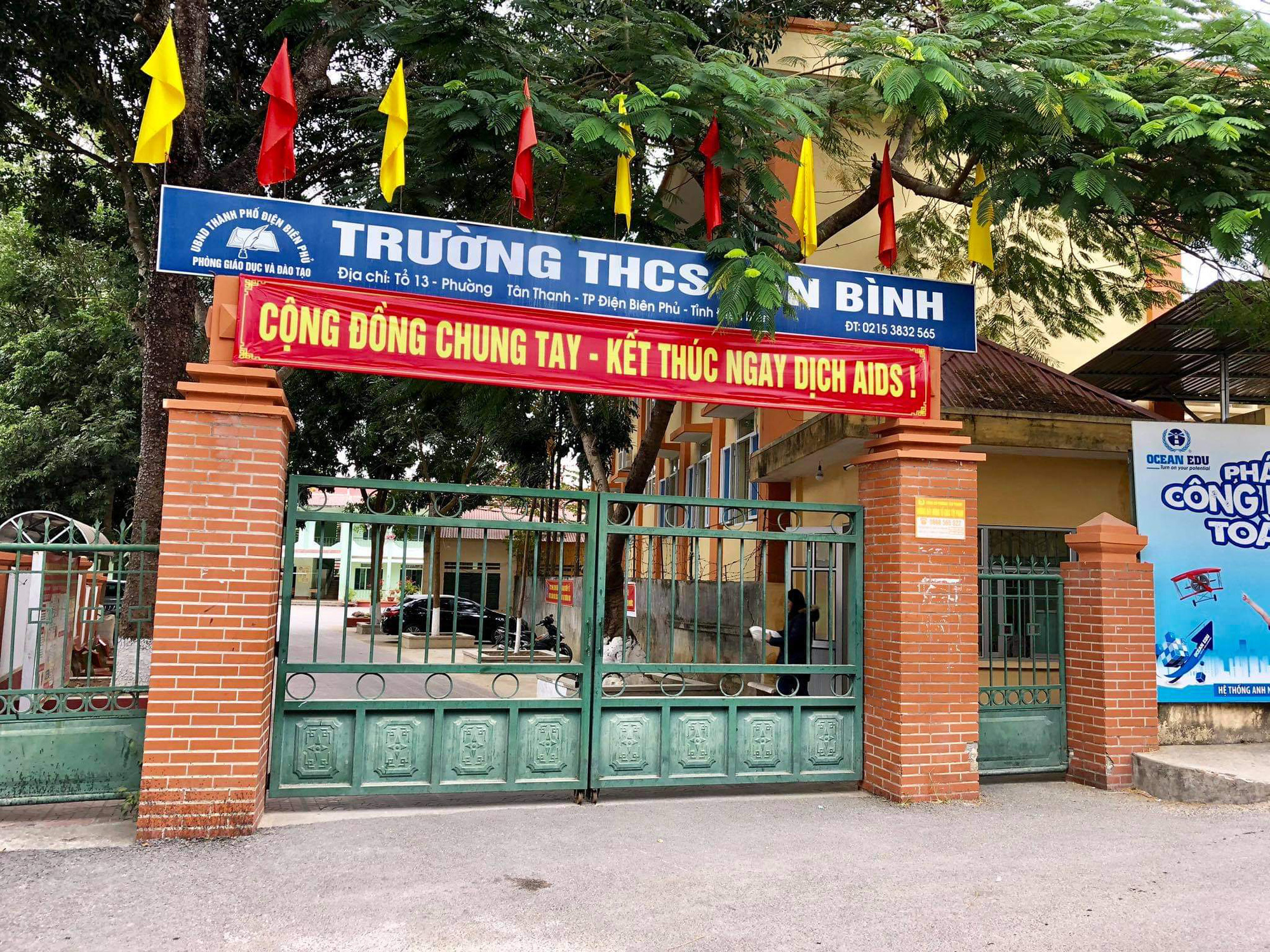 Xác minh nam phụ huynh xông vào trường đấm đá liên tiếp vào người học sinh lớp 6