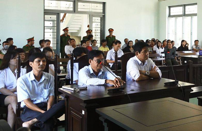 Khởi tố 5 nguyên lãnh đạo Trung tâm Y tế TP Phan Thiết - Ảnh 2.