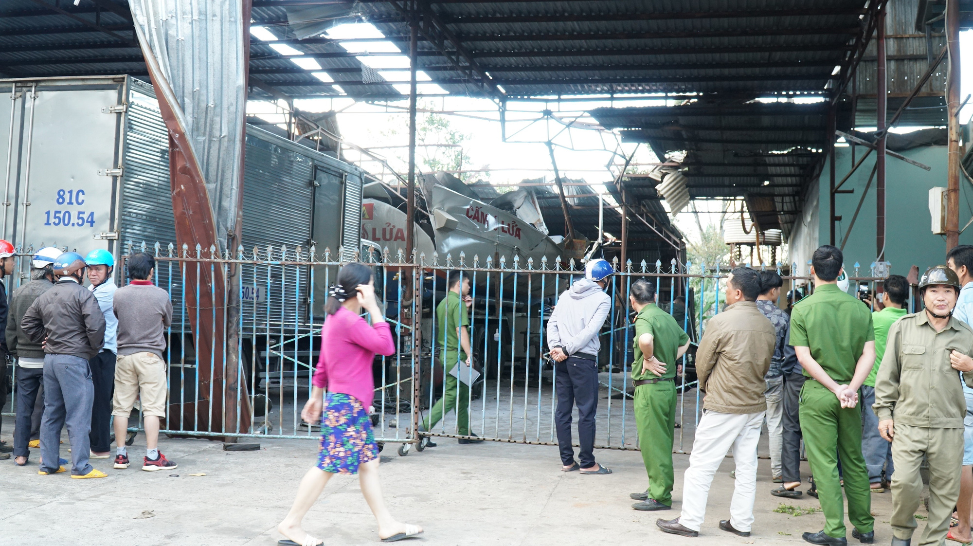 Nổ xe bồn, 3 người nguy kịch - Ảnh 2.