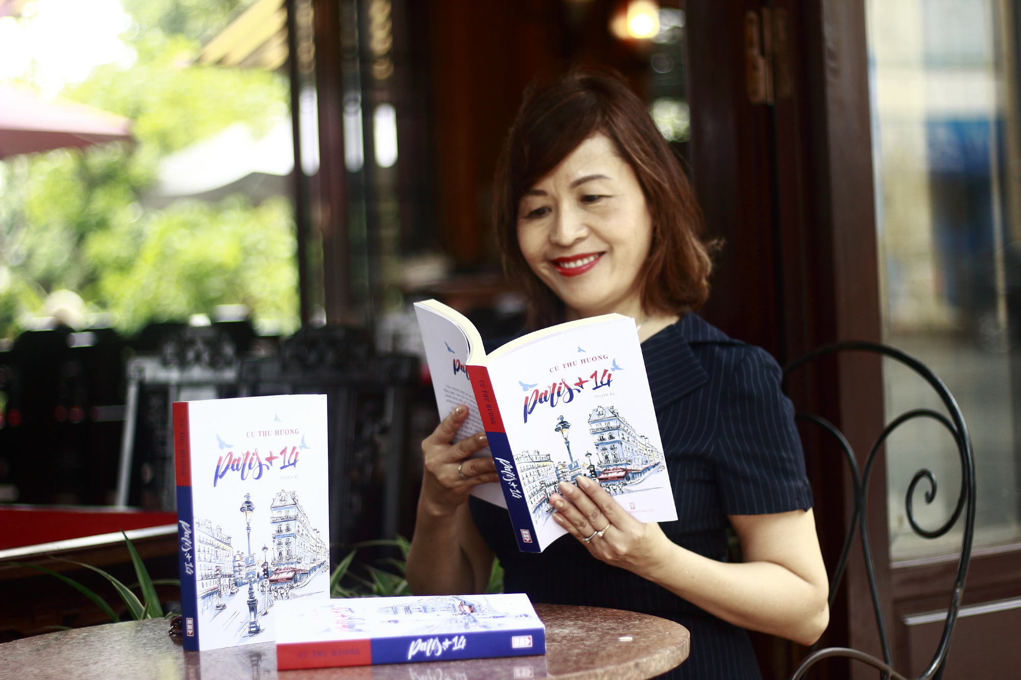 TS C&ugrave; Thu Hương ra mắt truyện k&yacute; về dịch Covid-19 Paris+14 - Ảnh 1.